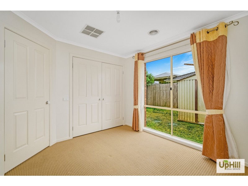 18 Bellbrae Crescent, Cranbourne West VIC 3977