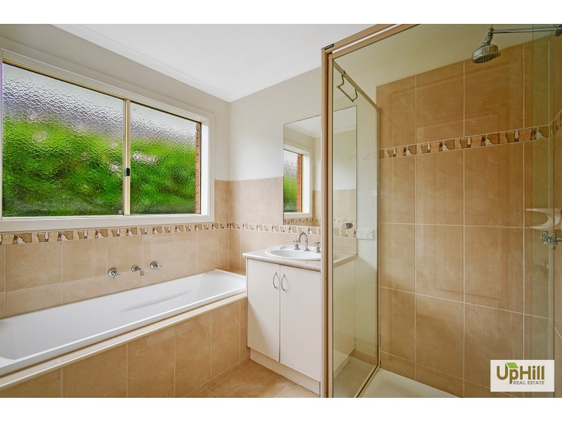 18 Bellbrae Crescent, Cranbourne West VIC 3977