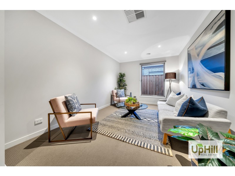 47 GRANDSTAND CRESCENT, Clyde North VIC 3978