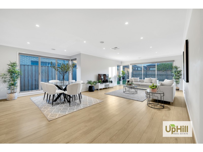 47 GRANDSTAND CRESCENT, Clyde North VIC 3978