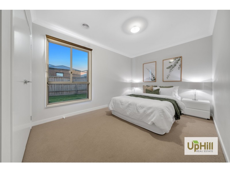 47 GRANDSTAND CRESCENT, Clyde North VIC 3978