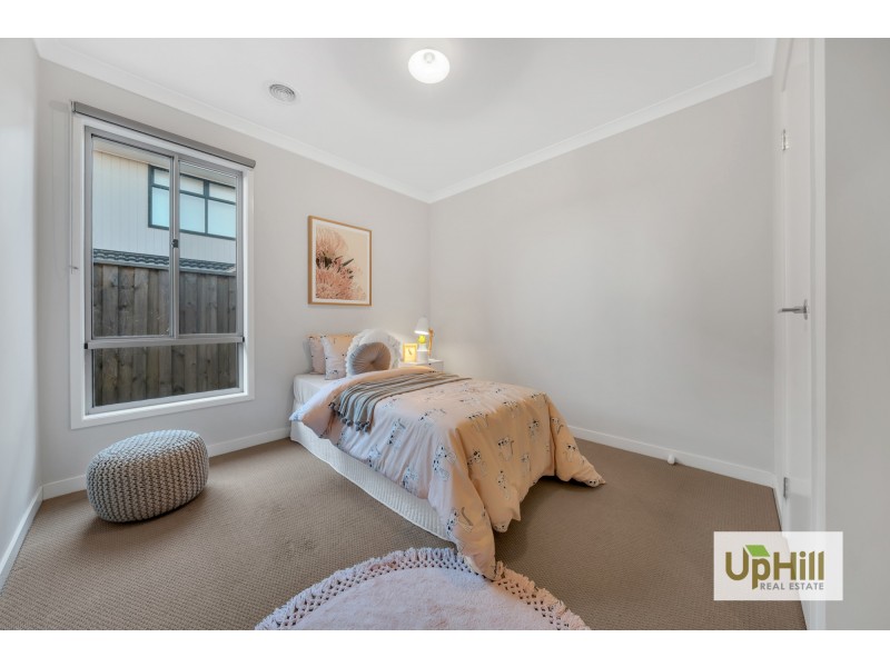 47 GRANDSTAND CRESCENT, Clyde North VIC 3978