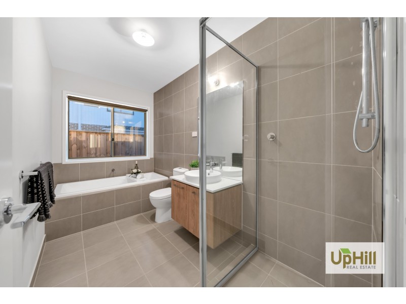 47 GRANDSTAND CRESCENT, Clyde North VIC 3978