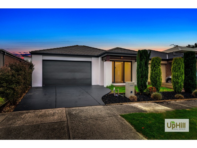 5 Dunstan Street, Cranbourne East VIC 3977