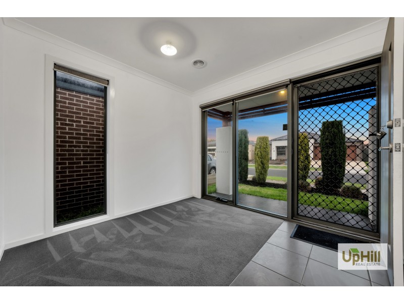 5 Dunstan Street, Cranbourne East VIC 3977