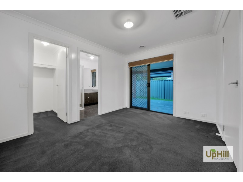 5 Dunstan Street, Cranbourne East VIC 3977