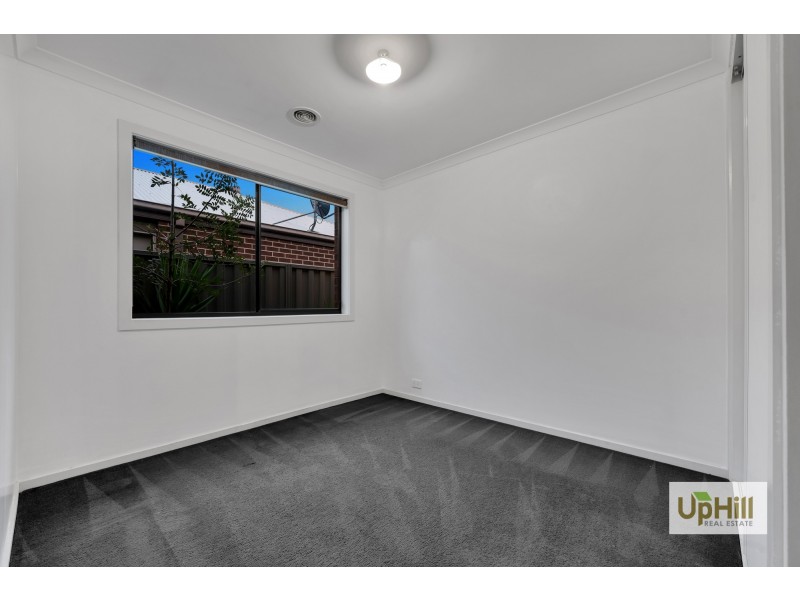 5 Dunstan Street, Cranbourne East VIC 3977