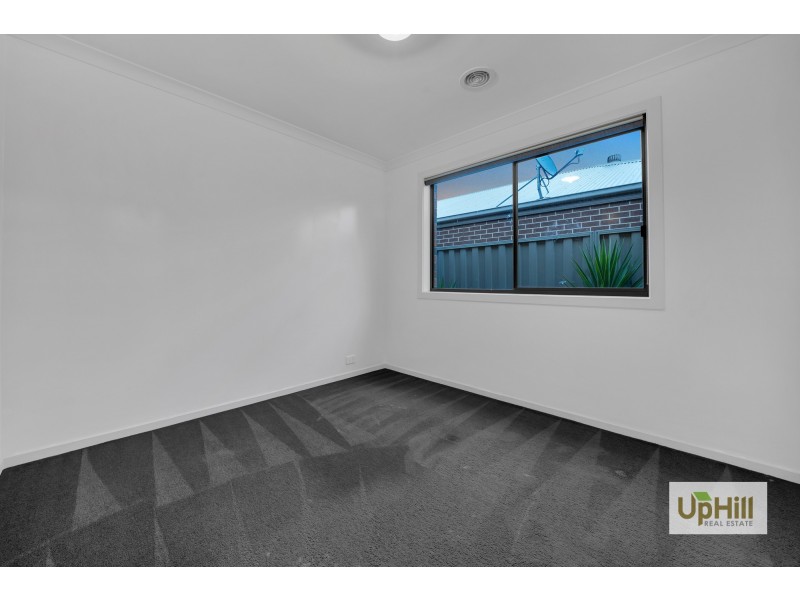 5 Dunstan Street, Cranbourne East VIC 3977