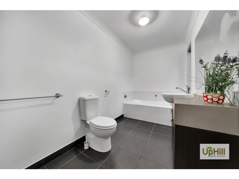 5 Dunstan Street, Cranbourne East VIC 3977