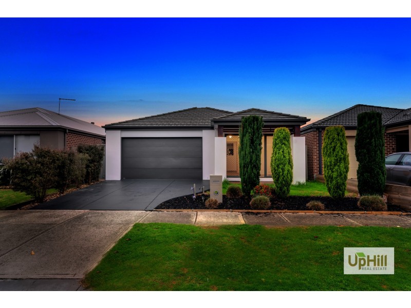 5 Dunstan Street, Cranbourne East VIC 3977