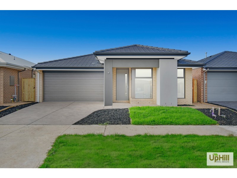 37 Khan Blvd, Clyde North VIC 3978