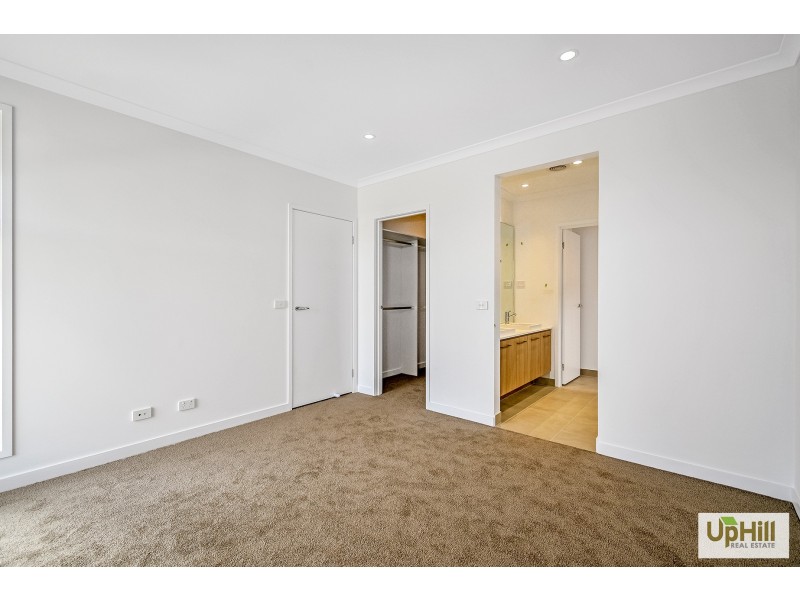 37 Khan Blvd, Clyde North VIC 3978