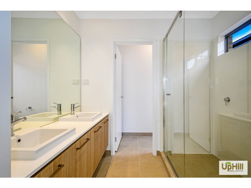 37 Khan Blvd, Clyde North VIC 3978