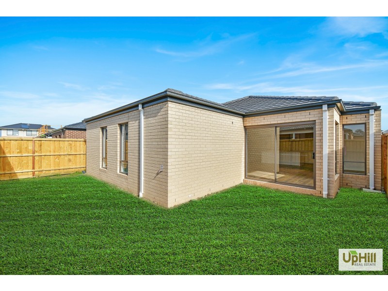 37 Khan Blvd, Clyde North VIC 3978