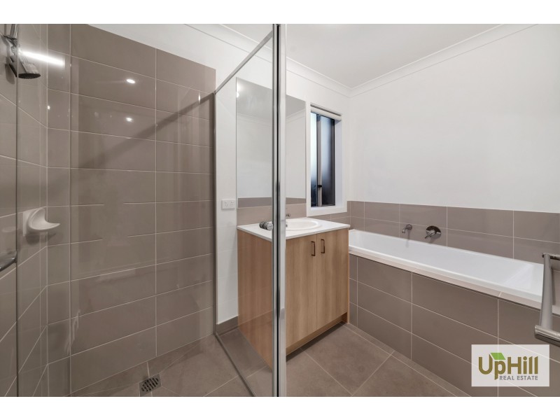 47 Burgees avenue, Officer VIC 3809