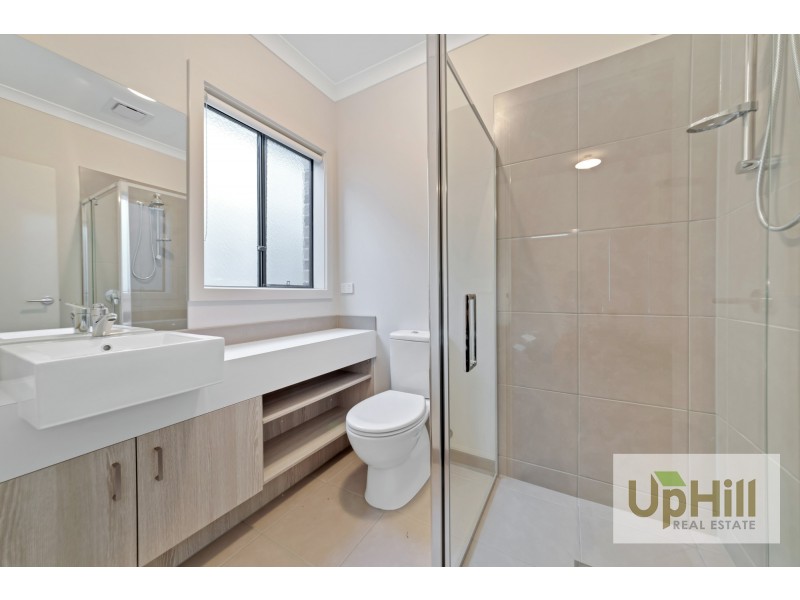 62 HAFLINGER AVENUE, Cranbourne East VIC 3977