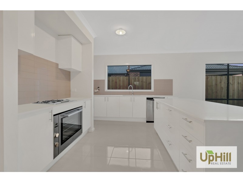 2 Maserati way, Cranbourne East VIC 3977