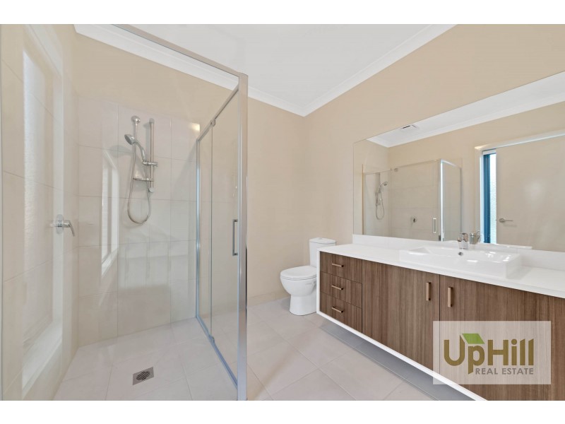 2 Maserati way, Cranbourne East VIC 3977