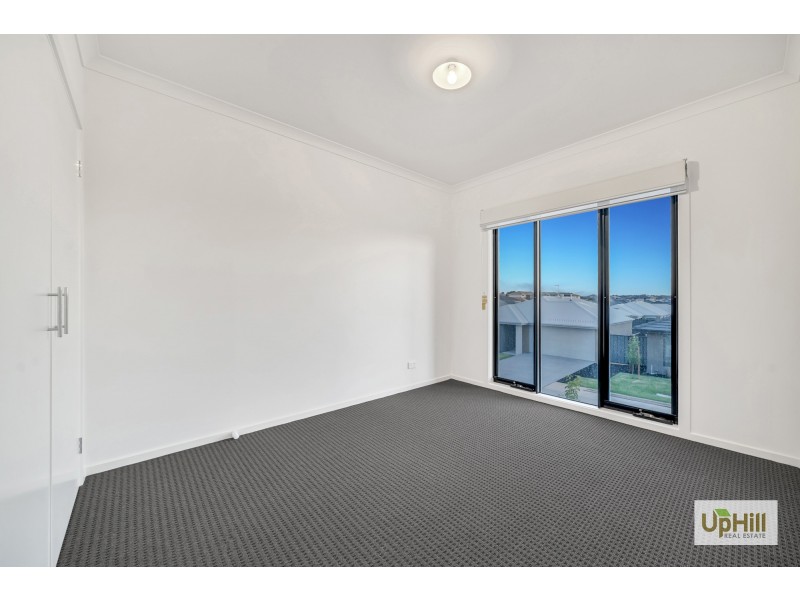 2 Maserati way, Cranbourne East VIC 3977