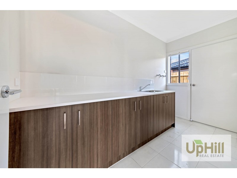 2 Maserati way, Cranbourne East VIC 3977