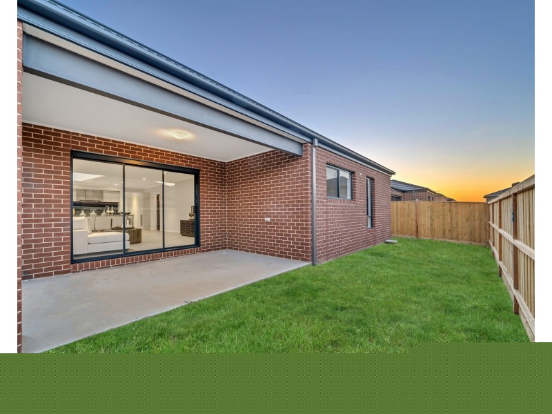 1 Ultra Way, Clyde North VIC 3978