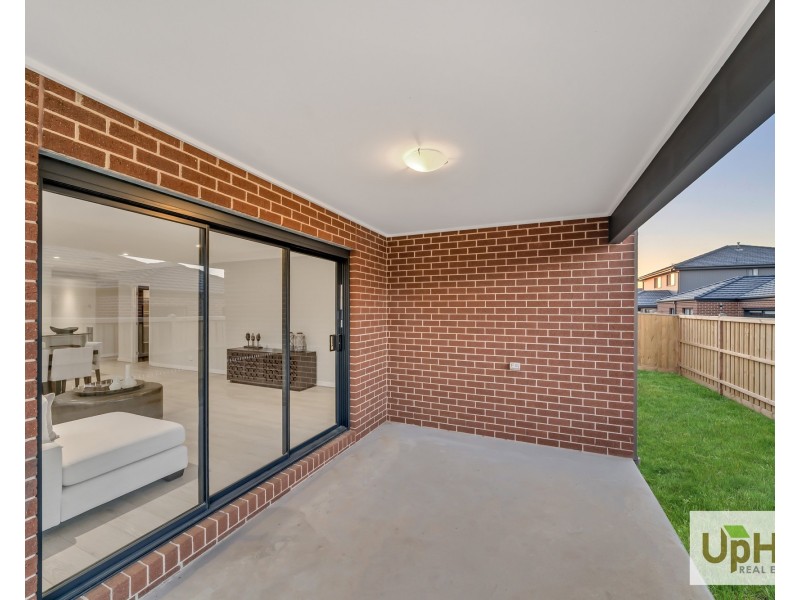 1 Ultra Way, Clyde North VIC 3978