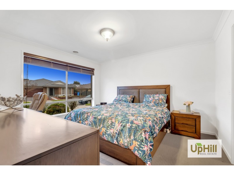 5 Dellinea Street, Cranbourne North VIC 3977