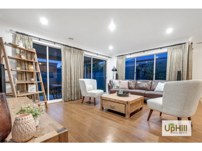 5 Dellinea Street, Cranbourne North VIC 3977