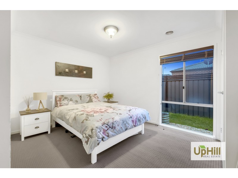 5 Dellinea Street, Cranbourne North VIC 3977