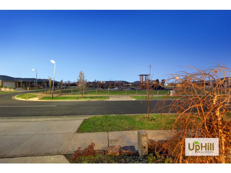 7 Strikeline Crescent, Clyde North VIC 3978