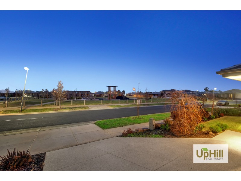 7 Strikeline Crescent, Clyde North VIC 3978