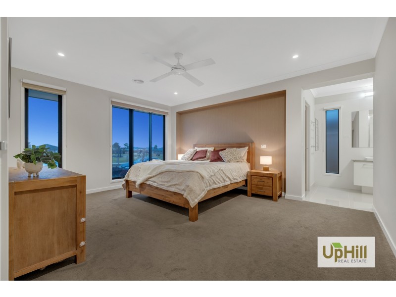 7 Strikeline Crescent, Clyde North VIC 3978