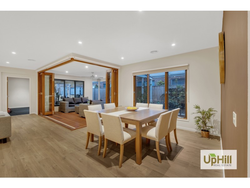 7 Strikeline Crescent, Clyde North VIC 3978