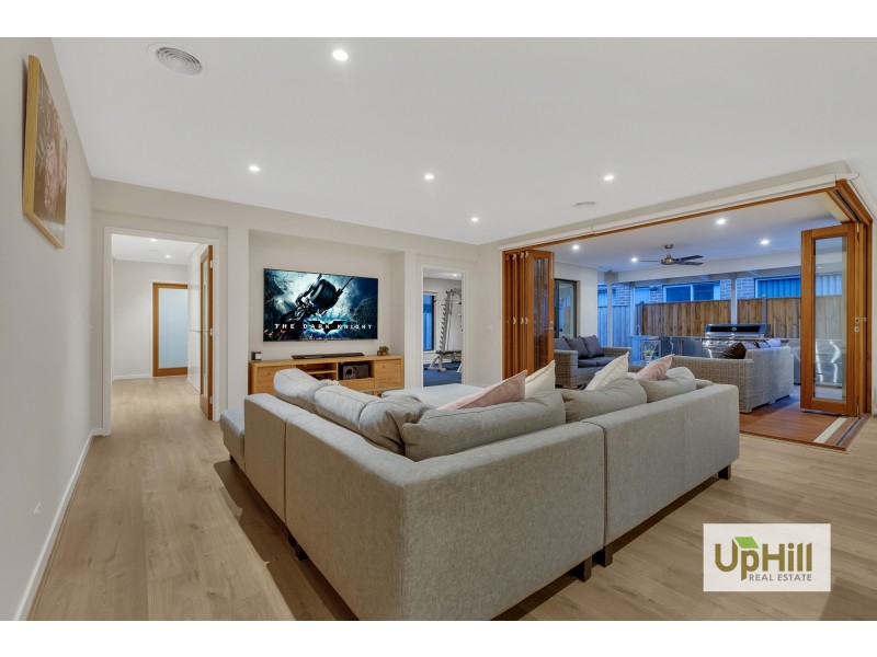 7 Strikeline Crescent, Clyde North VIC 3978