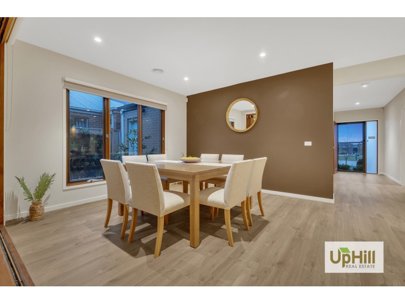 7 Strikeline Crescent, Clyde North VIC 3978