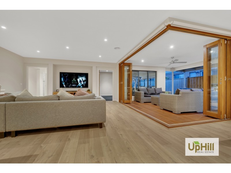 7 Strikeline Crescent, Clyde North VIC 3978