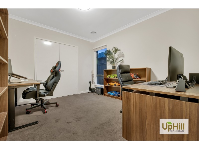 7 Strikeline Crescent, Clyde North VIC 3978