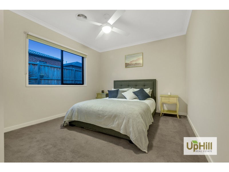 7 Strikeline Crescent, Clyde North VIC 3978