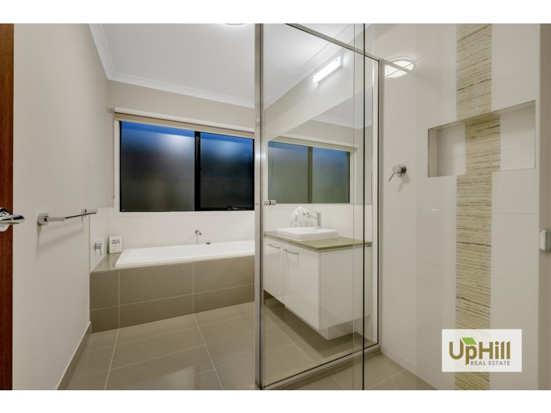 7 Strikeline Crescent, Clyde North VIC 3978