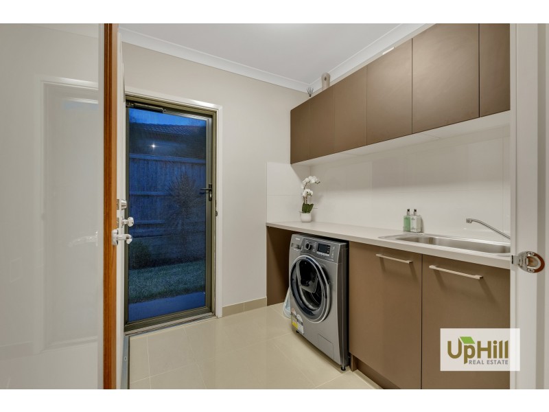 7 Strikeline Crescent, Clyde North VIC 3978