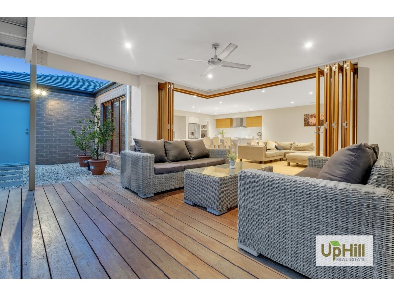 7 Strikeline Crescent, Clyde North VIC 3978