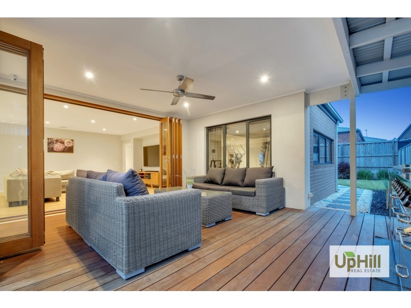 7 Strikeline Crescent, Clyde North VIC 3978