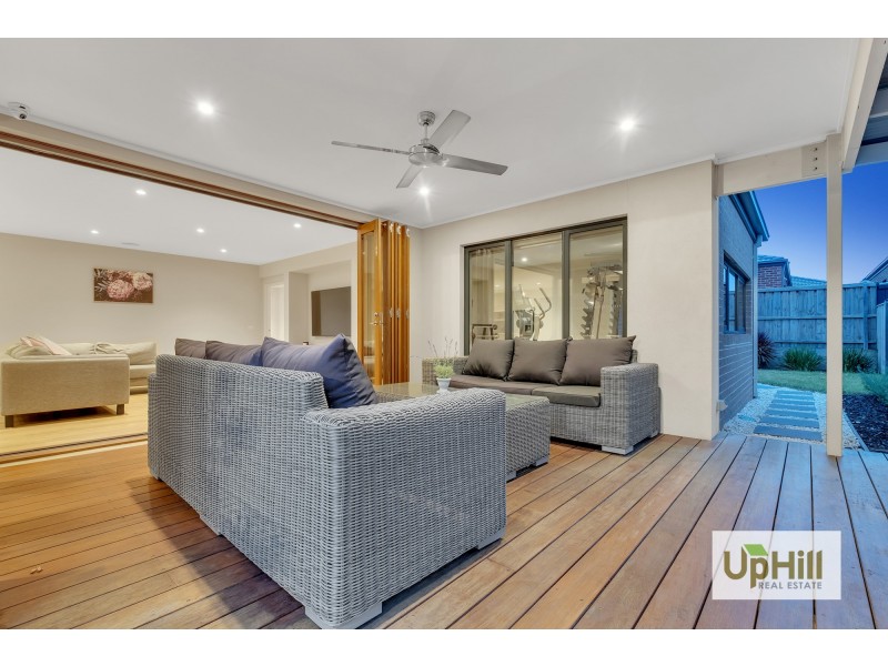 7 Strikeline Crescent, Clyde North VIC 3978