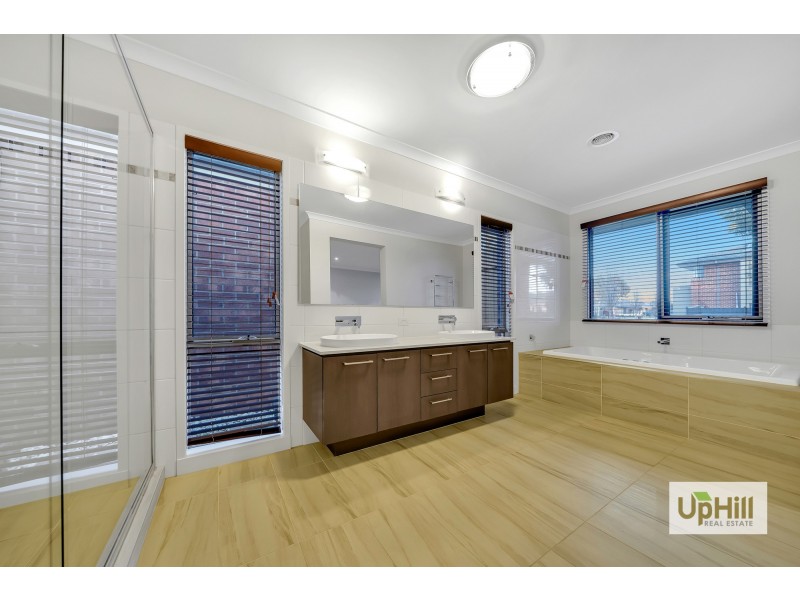 5 Pyrenees Road, Clyde VIC 3978