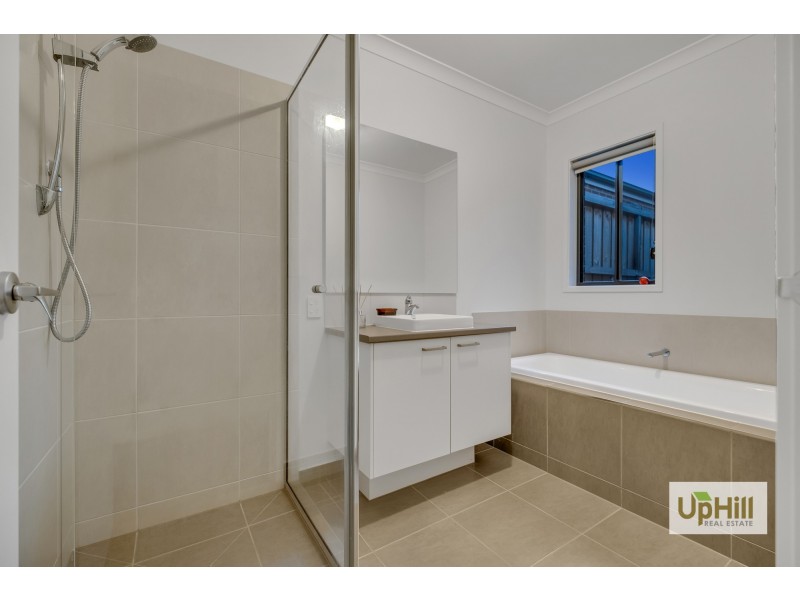 12 Curzon Street, Clyde North VIC 3978