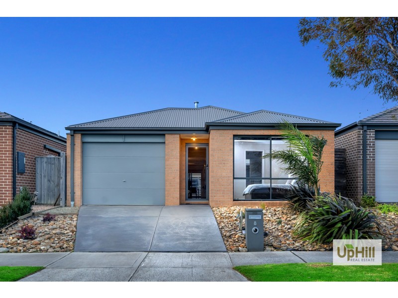 8 Loddon Place, Clyde North VIC 3978