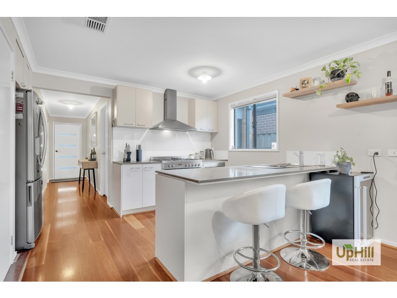 8 Loddon Place, Clyde North VIC 3978