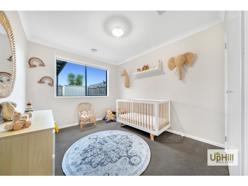 8 Loddon Place, Clyde North VIC 3978