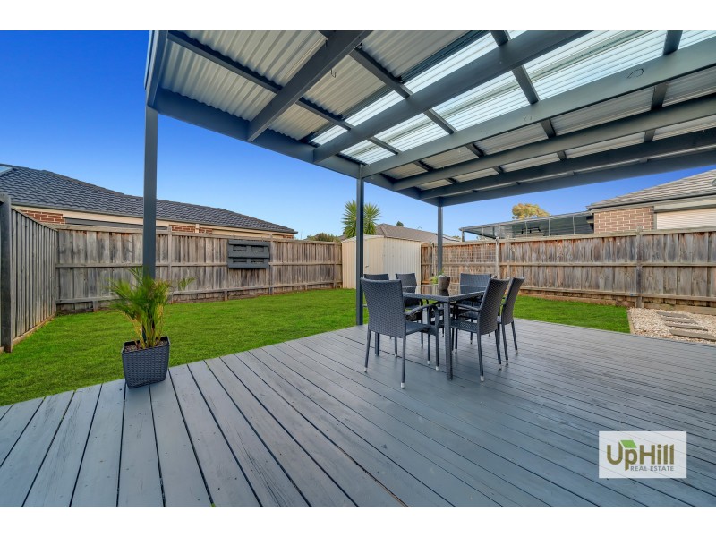 8 Loddon Place, Clyde North VIC 3978