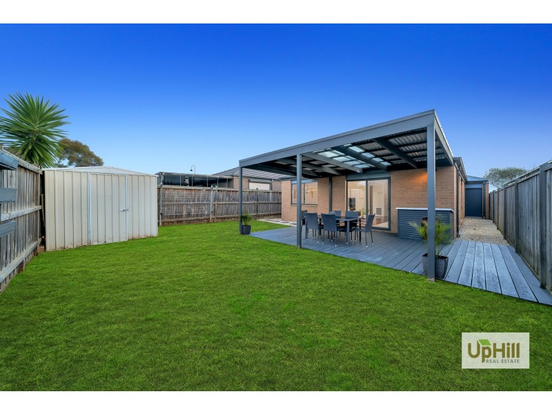 8 Loddon Place, Clyde North VIC 3978